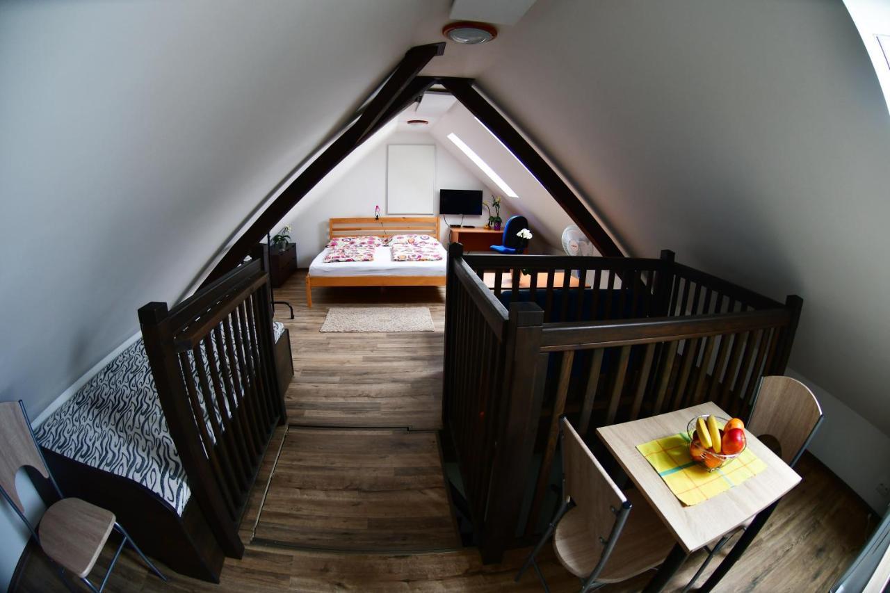 Na Utesu Apartment Jindřichŭv Hradec Exterior foto